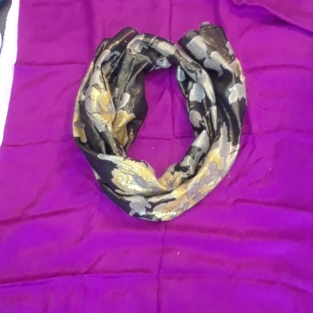 Beautiful Scarf - Picture 3 of 4